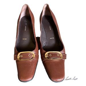 St. John classic leather pump. Made in Italy